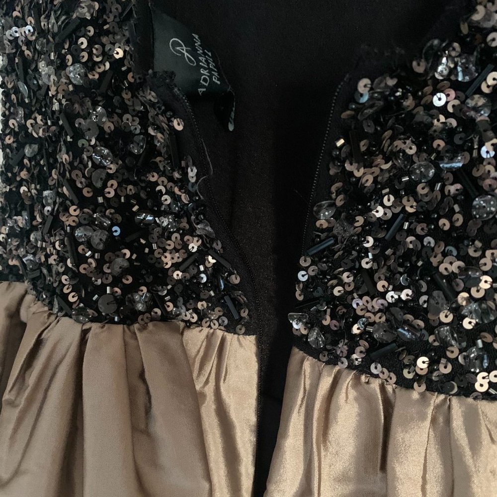 ADRIANNA PAPELL, SEQUIN SLEEVELESS COCKTAIL DRESS (pre-owned) dry cleaned size 4 - Picture 4 of 15